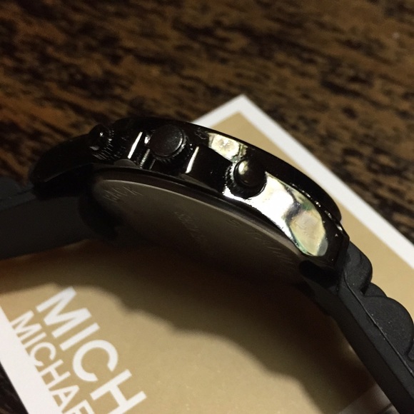 Michael Kors Watch - Picture 8 of 8